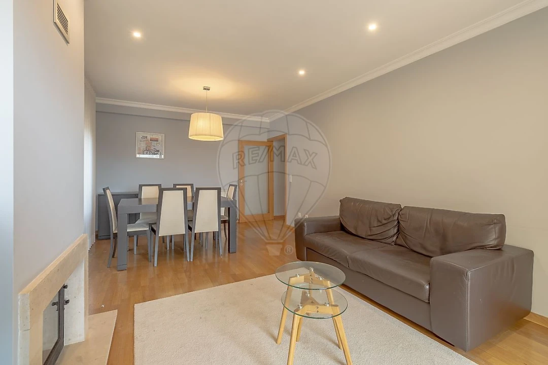 Apartamento T2 para Arrendamento em Mafamude e Vilar do Paraíso Foto 1