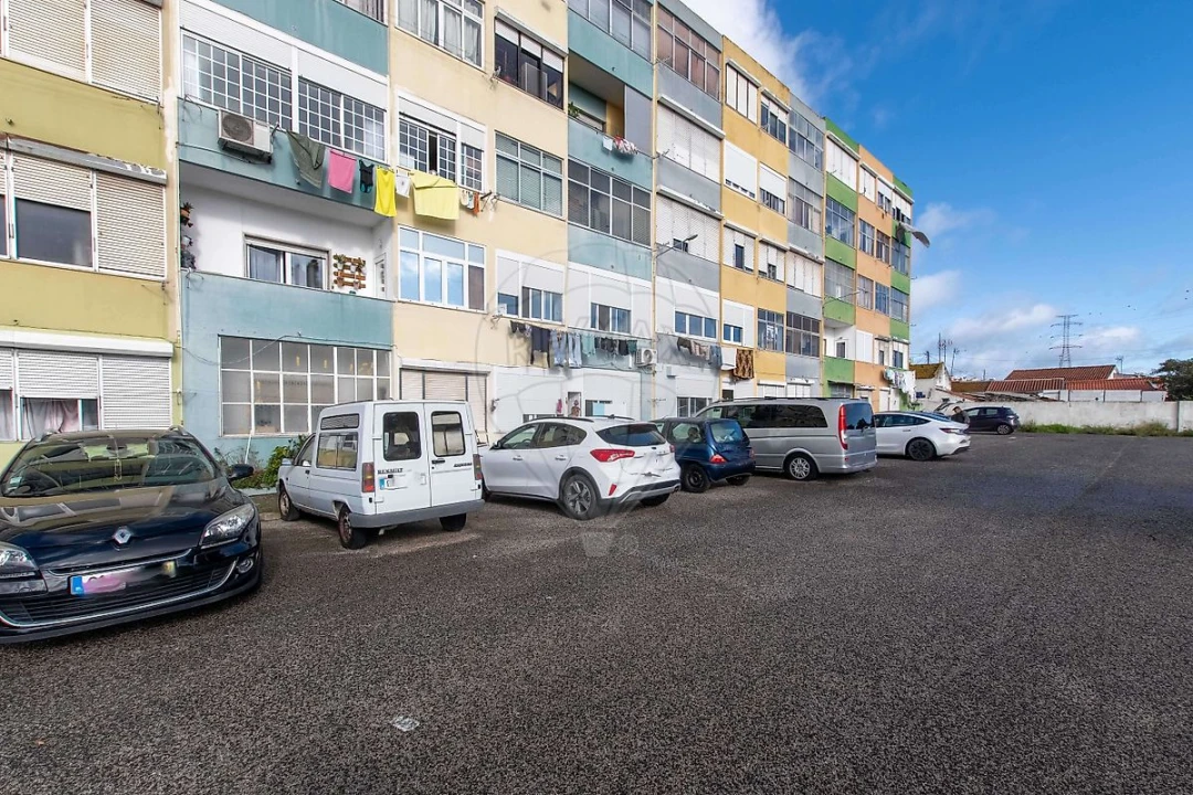 Apartamento T2 para Venda em Vialonga Foto 2