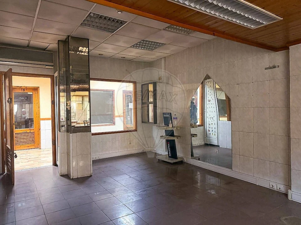 Loja para Venda em Póvoa de Santa Iria e Forte da Casa Foto 1