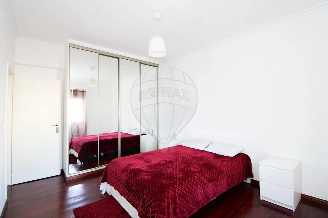 Apartamento T4 para Arrendamento em Póvoa de Santo Adrião e Olival Basto Foto 17