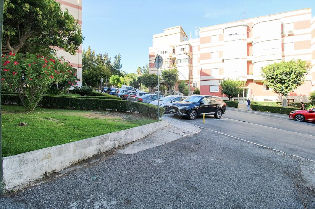 Apartamento T4 para Arrendamento em Póvoa de Santo Adrião e Olival Basto Foto 3