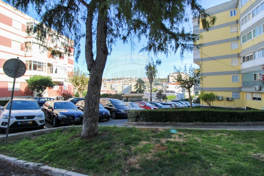 Apartamento T4 para Arrendamento em Póvoa de Santo Adrião e Olival Basto Foto 30