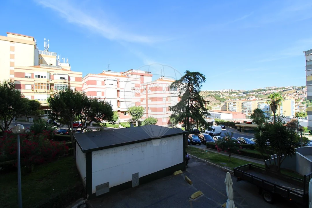 Apartamento T4 para Arrendamento em Póvoa de Santo Adrião e Olival Basto Foto 31