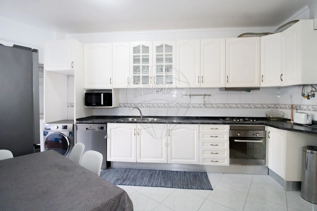 Apartamento T4 para Arrendamento em Póvoa de Santo Adrião e Olival Basto Foto 18