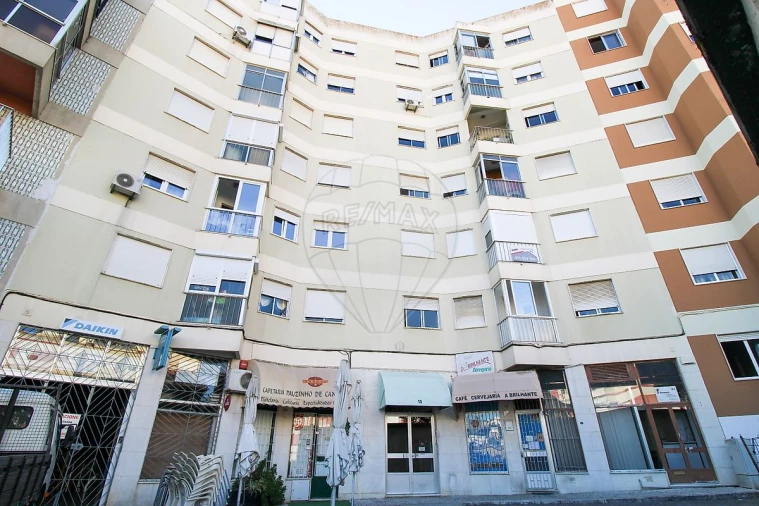 Apartamento T4 para Arrendamento em Póvoa de Santo Adrião e Olival Basto Foto 33