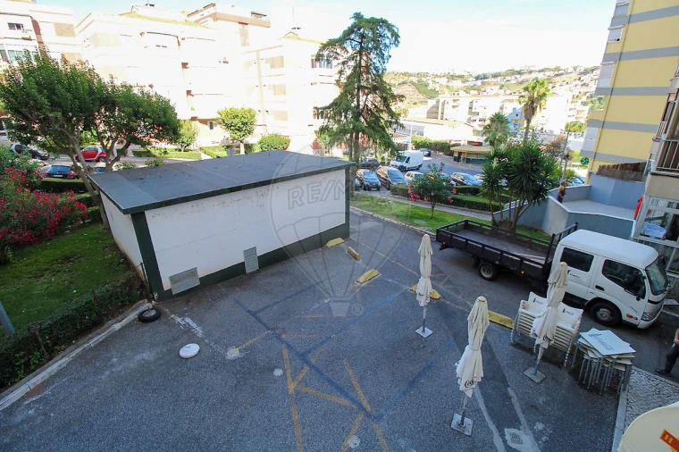 Apartamento T4 para Arrendamento em Póvoa de Santo Adrião e Olival Basto Foto 8