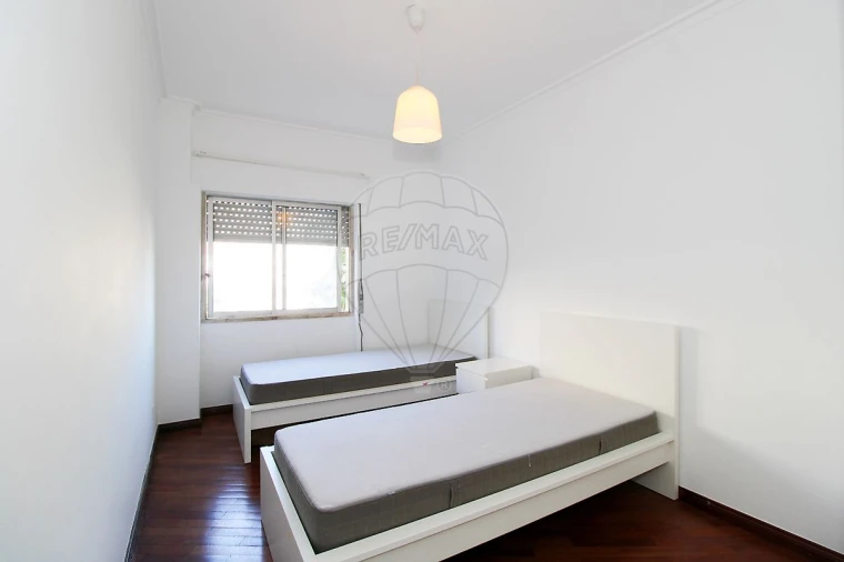 Apartamento T4 para Arrendamento em Póvoa de Santo Adrião e Olival Basto Foto 9