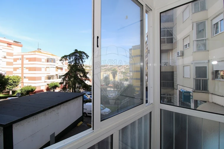 Apartamento T4 para Arrendamento em Póvoa de Santo Adrião e Olival Basto Foto 5