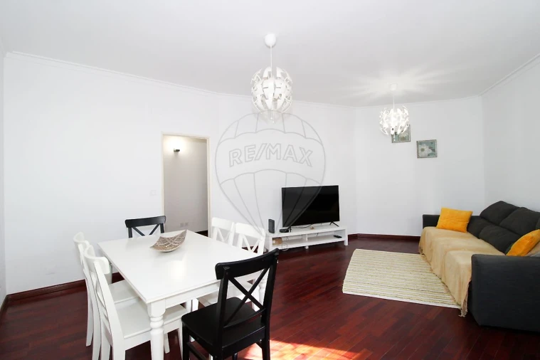 Apartamento T4 para Arrendamento em Póvoa de Santo Adrião e Olival Basto Foto 2