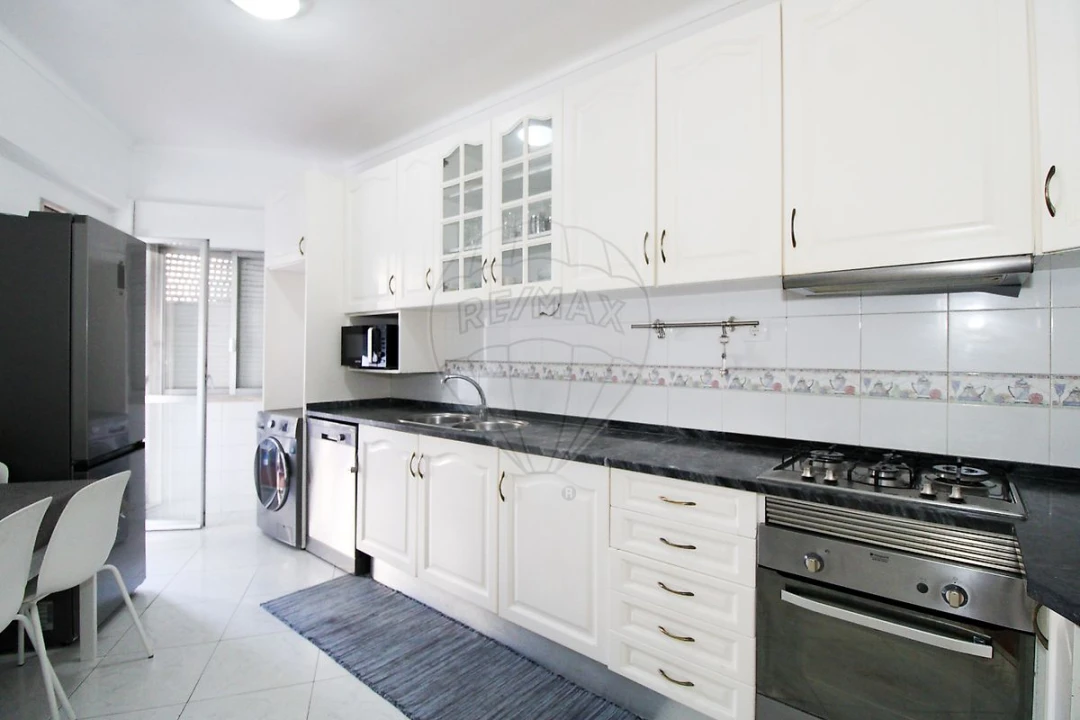 Apartamento T4 para Arrendamento em Póvoa de Santo Adrião e Olival Basto Foto 19