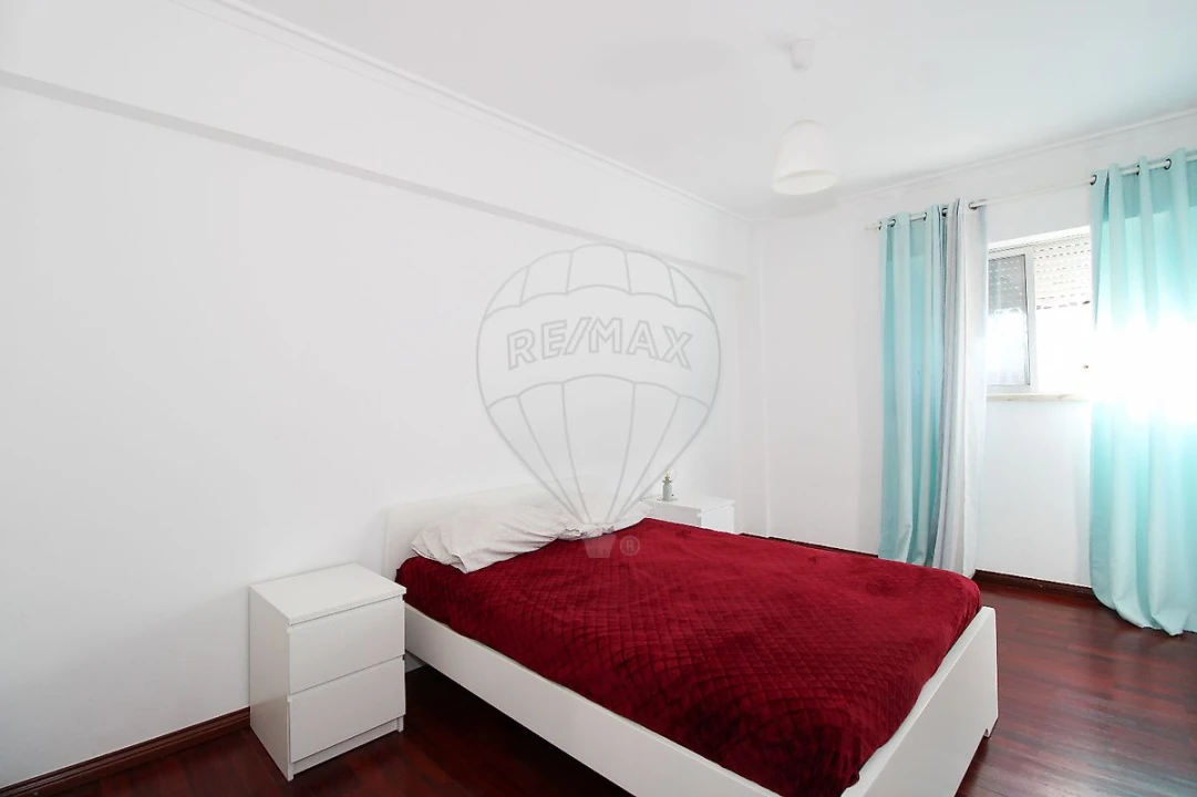 Apartamento T4 para Arrendamento em Póvoa de Santo Adrião e Olival Basto Foto 14