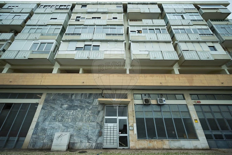 Apartamento T3 para Venda em Santa Iria de Azoia, São João da Talha e Bobadela Foto 24