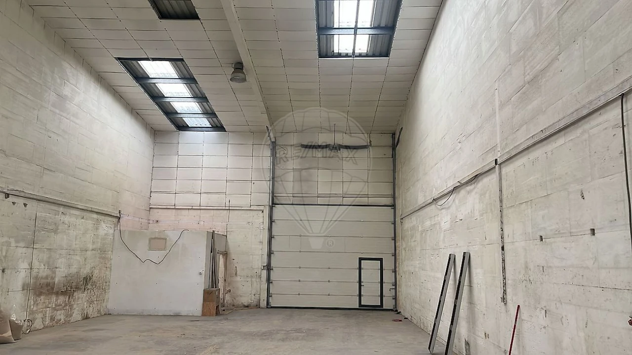 Armazém para Arrendamento em Requeixo, Nossa Senhora de Fátima e Nariz Foto 1