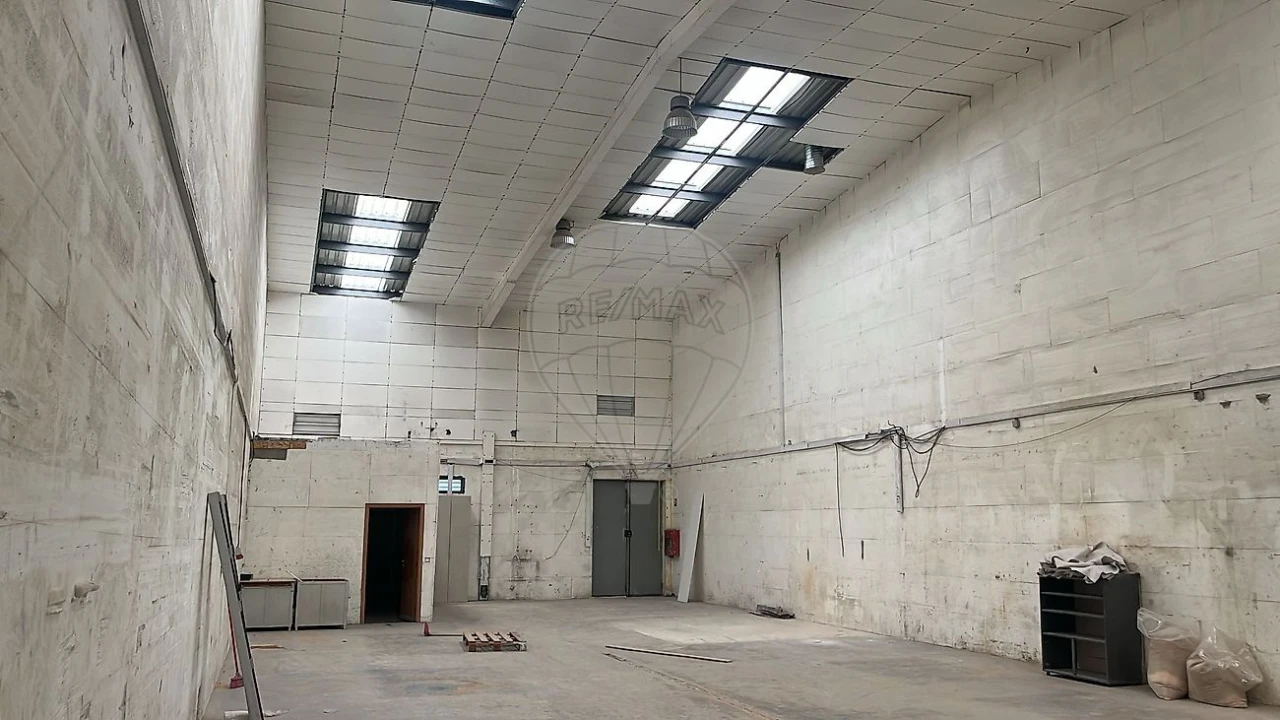 Armazém para Arrendamento em Requeixo, Nossa Senhora de Fátima e Nariz Foto 2