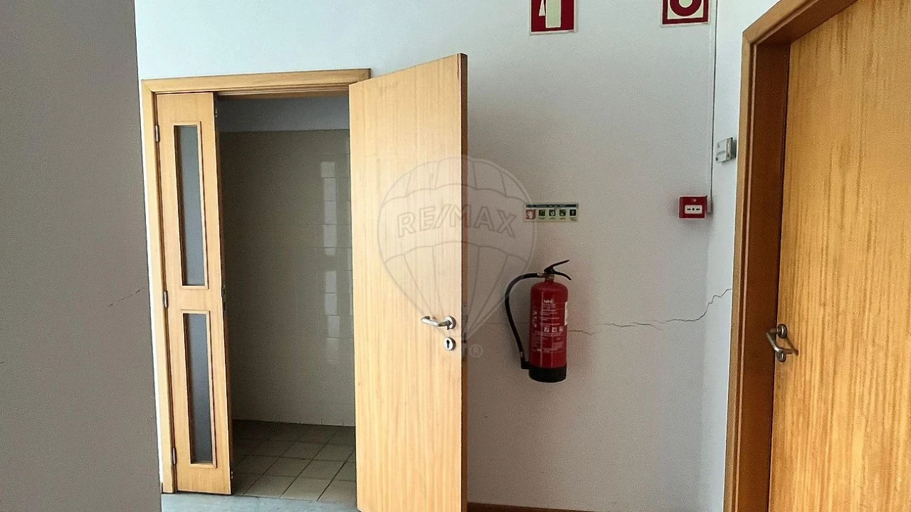 Escritório para Arrendamento em Requeixo, Nossa Senhora de Fátima e Nariz Foto 7