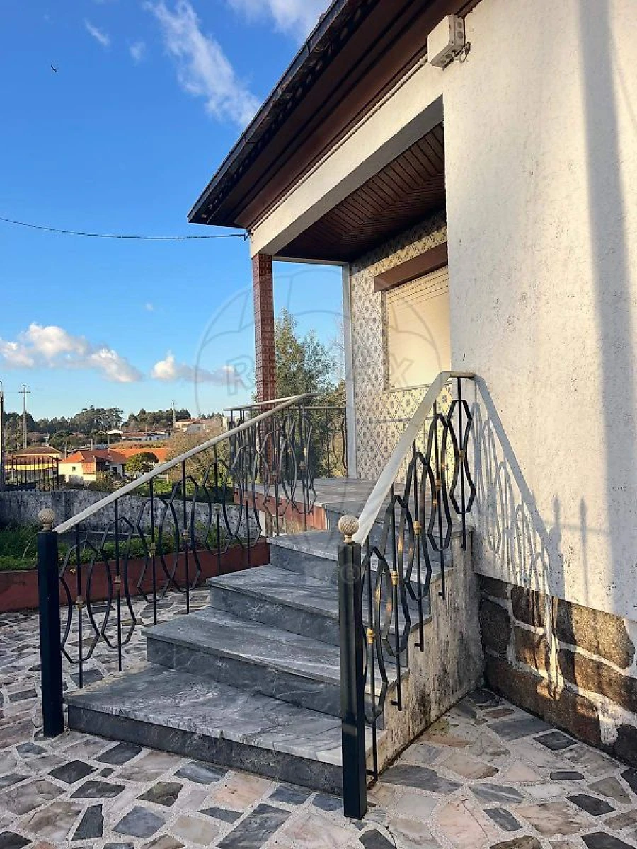 Moradia T3 para Venda em São Felix da Marinha Foto 3