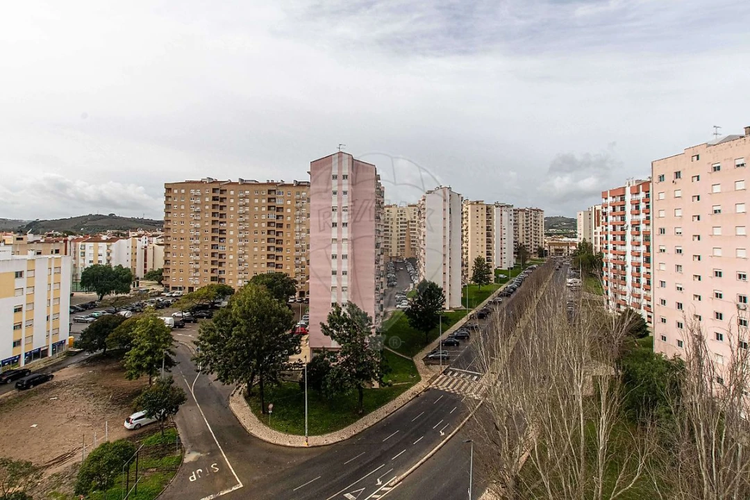Apartamento T2 para Venda em Carregado e Cadafais Foto 18