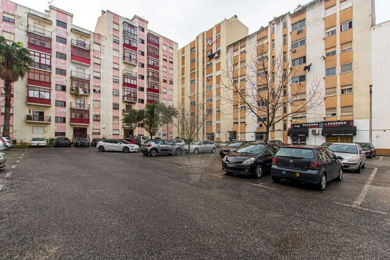 Apartamento T2 para Venda em Carregado e Cadafais Foto 16