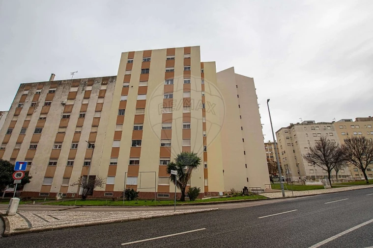 Apartamento T2 para Venda em Carregado e Cadafais Foto 17
