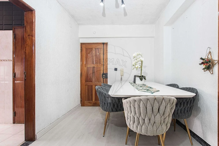 Apartamento T2 para Venda em Carregado e Cadafais Foto 1