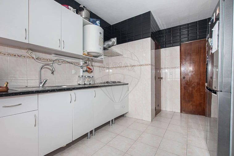 Apartamento T2 para Venda em Carregado e Cadafais Foto 13