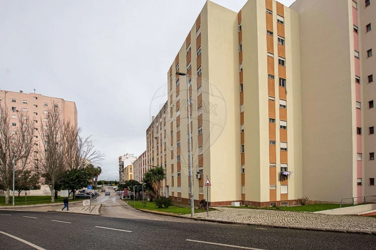 Apartamento T2 para Venda em Carregado e Cadafais Foto 21