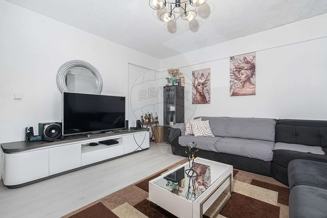 Apartamento T2 para Venda em Carregado e Cadafais Foto 3
