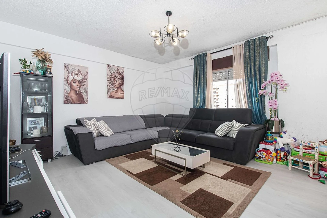 Apartamento T2 para Venda em Carregado e Cadafais Foto 2