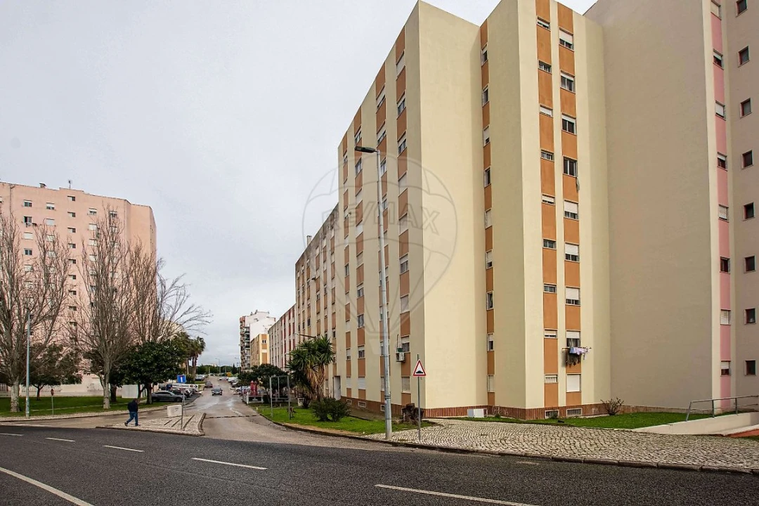 Apartamento T2 para Venda em Carregado e Cadafais Foto 21