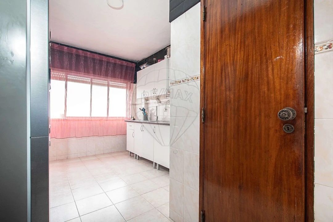 Apartamento T2 para Venda em Carregado e Cadafais Foto 11