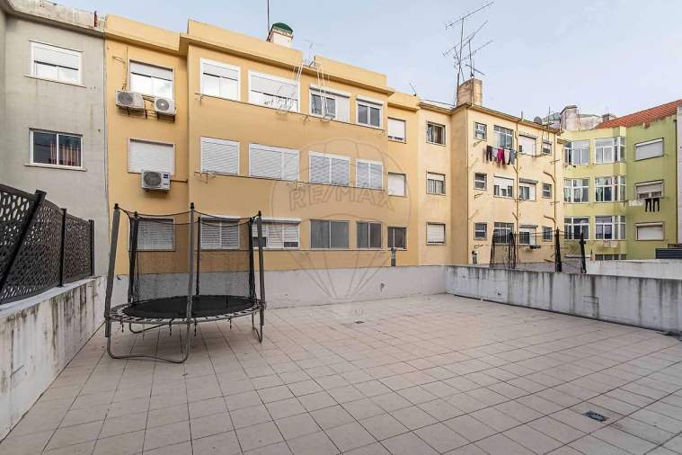 Apartamento T2 para Venda em Póvoa de Santo Adrião e Olival Basto Foto 15