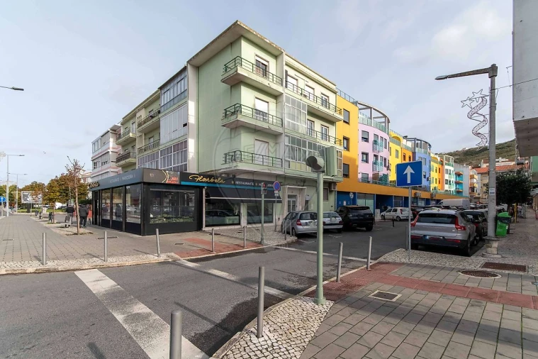 Apartamento T2 para Venda em Póvoa de Santo Adrião e Olival Basto Foto 1