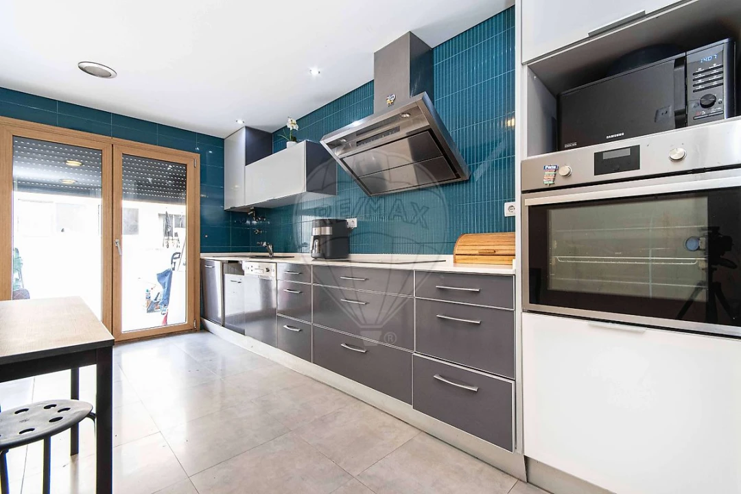 Apartamento T2 para Venda em Póvoa de Santo Adrião e Olival Basto Foto 11