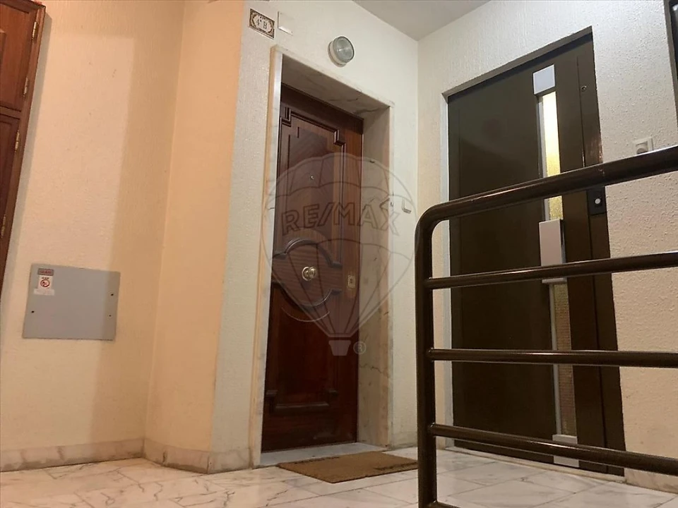 Apartamento T3 para Venda em Rio de Mouro Foto 2