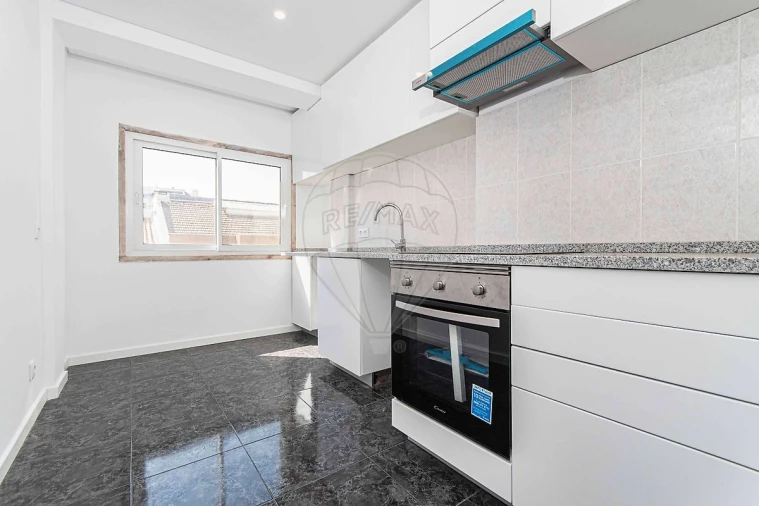 Apartamento T2 para Arrendamento em Agualva e Mira-Sintra Foto 10