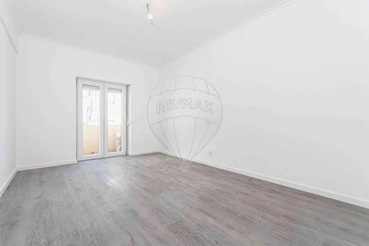 Apartamento T2 para Arrendamento em Agualva e Mira-Sintra Foto 3