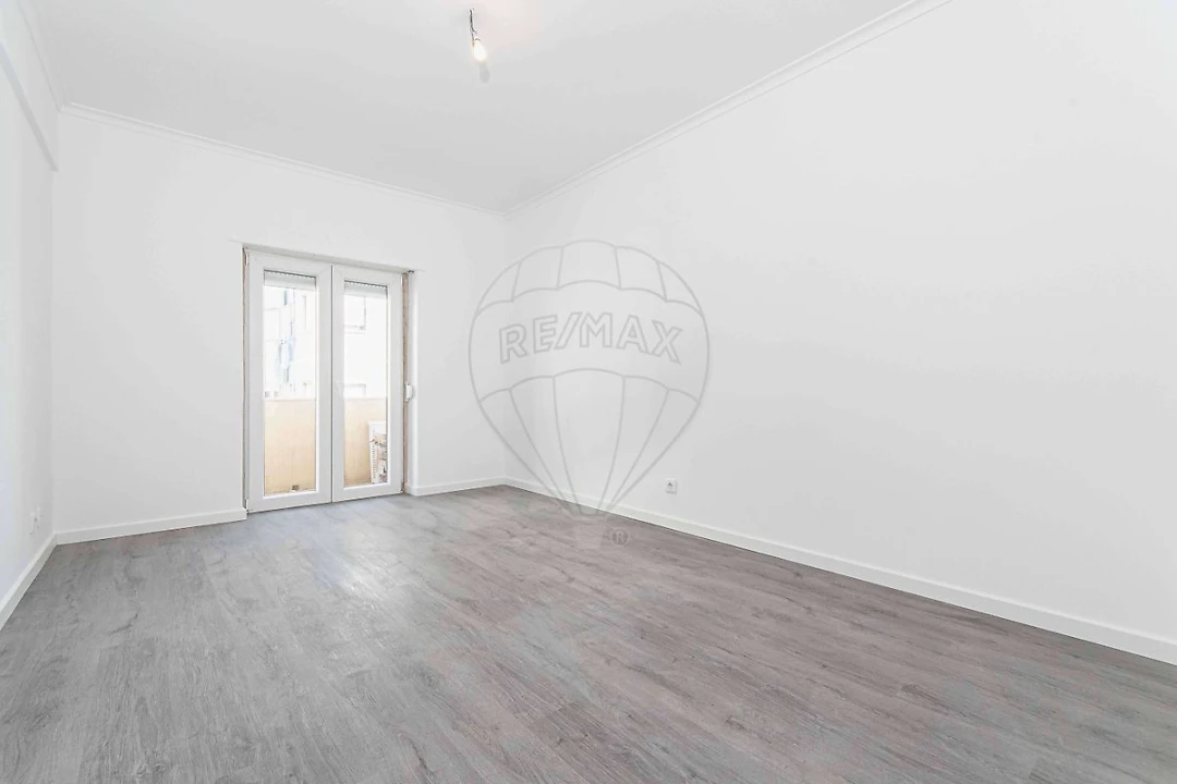 Apartamento T2 para Arrendamento em Agualva e Mira-Sintra Foto 3