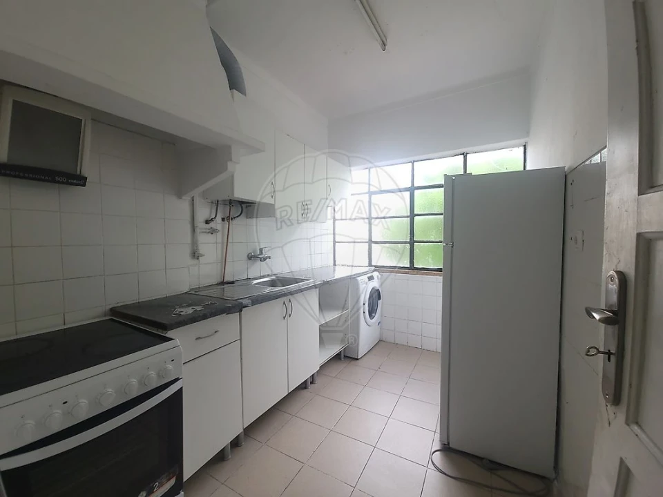Apartamento T2 para Venda em Queluz e Belas Foto 13