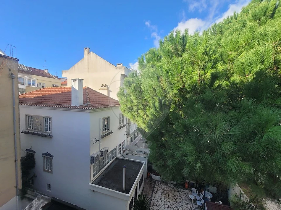 Apartamento T2 para Venda em Queluz e Belas Foto 1