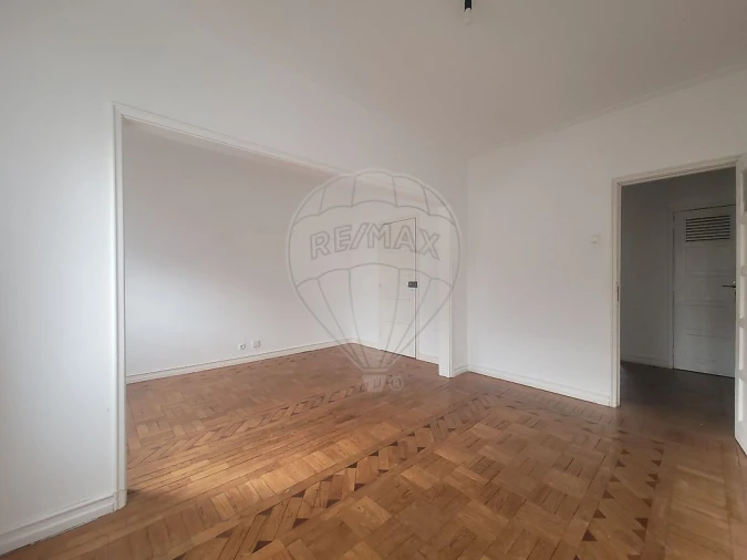 Apartamento T2 para Venda em Queluz e Belas Foto 6