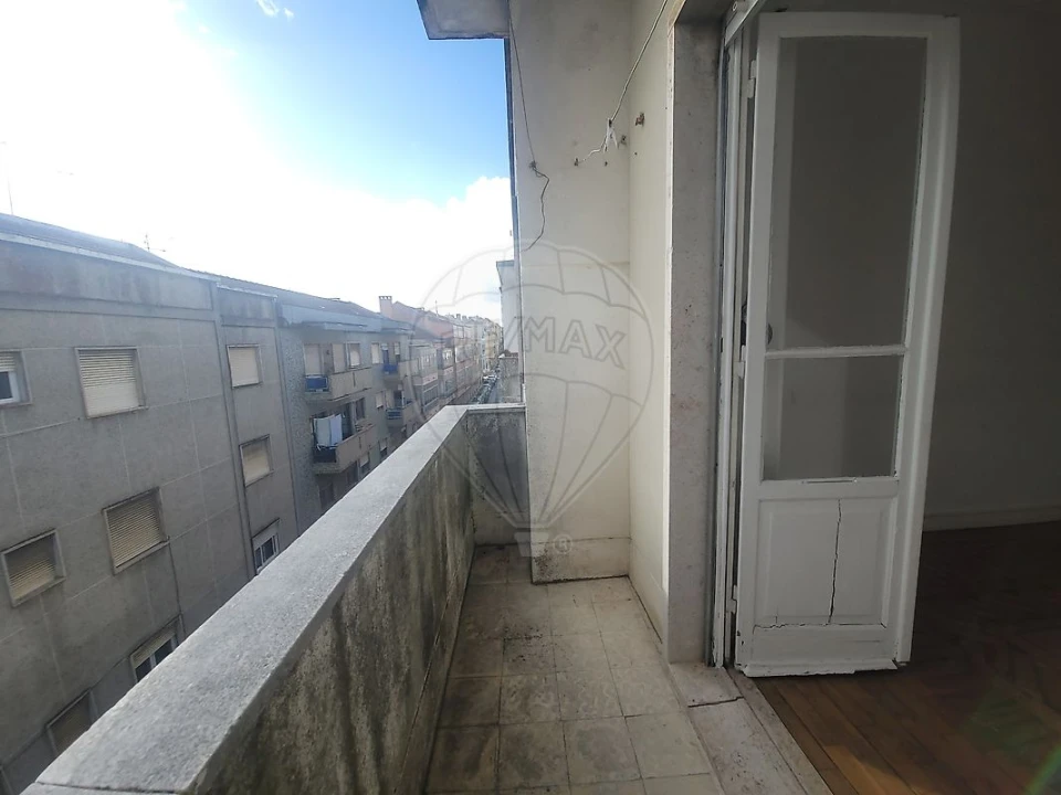 Apartamento T2 para Venda em Queluz e Belas Foto 2