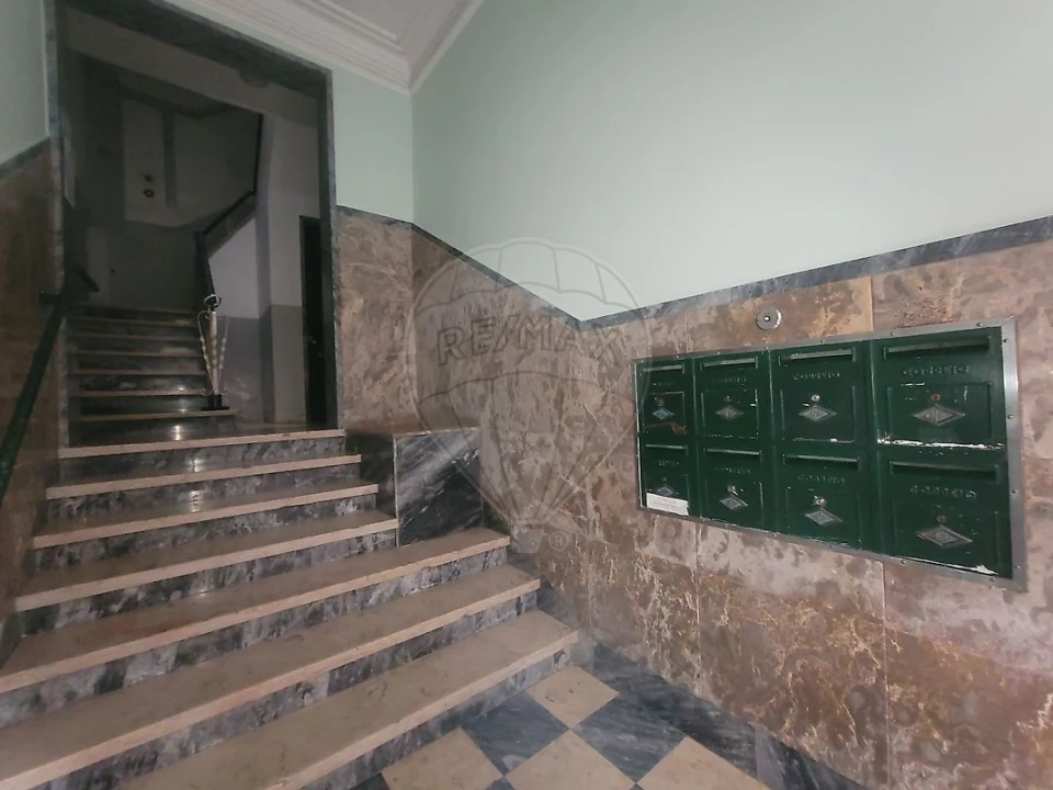 Apartamento T2 para Venda em Queluz e Belas Foto 5