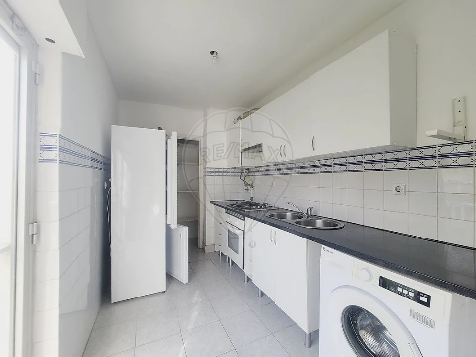 Apartamento T2 para Venda em Massamá e Monte Abraão Foto 17