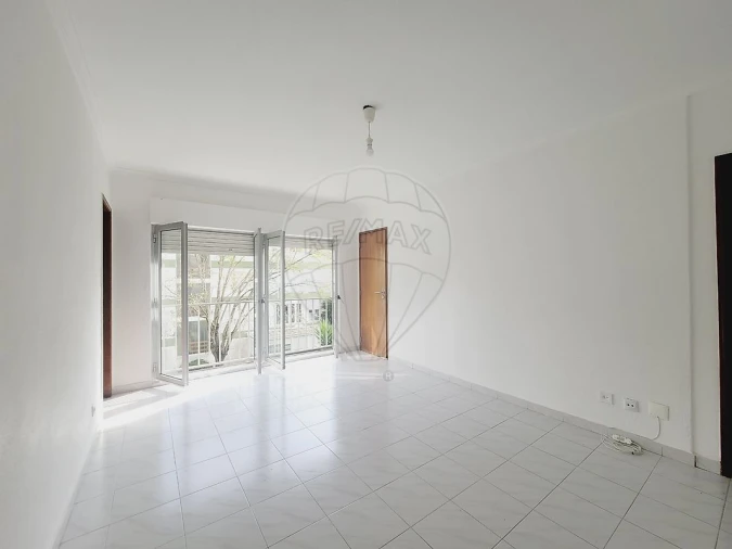 Apartamento T2 para Venda em Massamá e Monte Abraão Foto 10