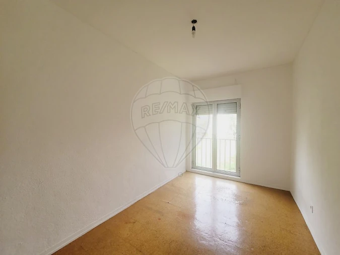 Apartamento T2 para Venda em Massamá e Monte Abraão Foto 1