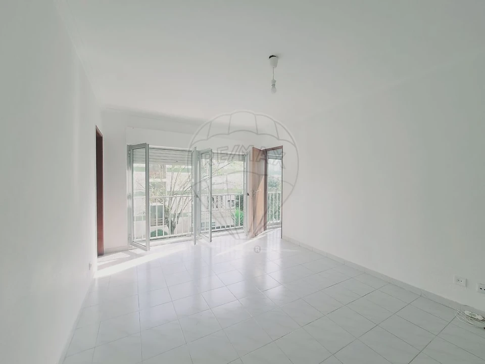 Apartamento T2 para Venda em Massamá e Monte Abraão Foto 18