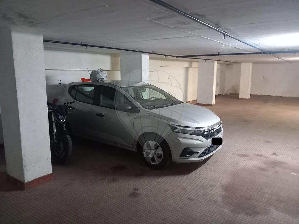 Garagem para Venda em Algueirão-Mem Martins Foto 1