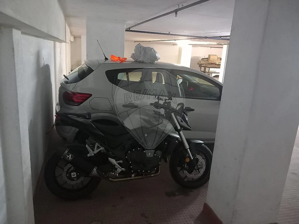 Garagem para Venda em Algueirão-Mem Martins Foto 3