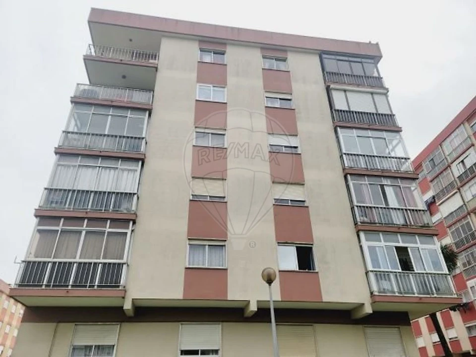 Apartamento T2 para Venda em Rio de Mouro Foto 16