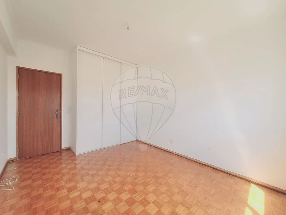 Apartamento T2 para Venda em Rio de Mouro Foto 17